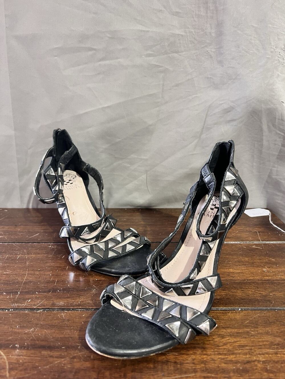 Vince Camuto Mikal heeled sandals featuring pyramid studs Size 8 TG2025